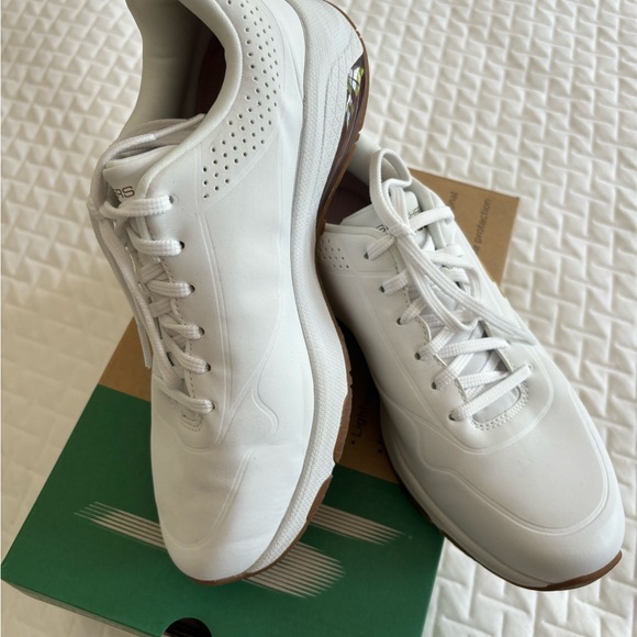 Skechers Ladies Golf shoe size 7.5med white - Picture 3 of 3